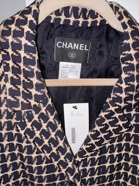 CHANEL Black and Pink Geometric Tweed Blazer
